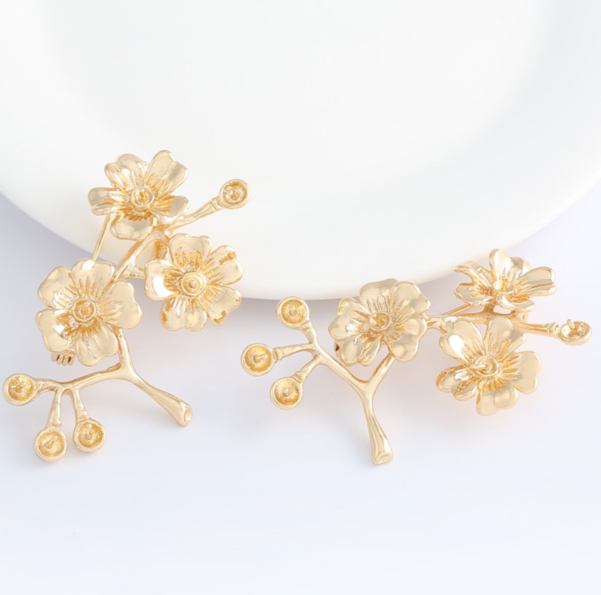 5 pcs 24k gold plated plum flower brass pin boocher spacer beads  brass caps brass connector Xaxe.com